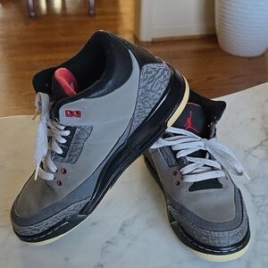 Nike Air Jordan Men’s Grey Retro Basketball Shoes